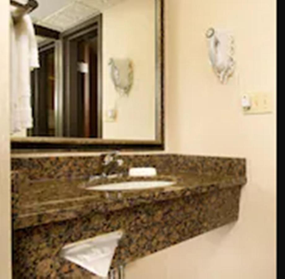 Hotel Lotus Kansas City Merriam Экстерьер фото