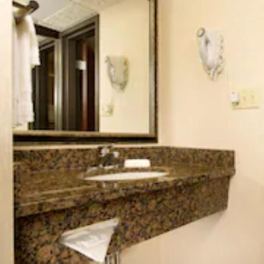 Hotel Lotus Kansas City Merriam Экстерьер фото