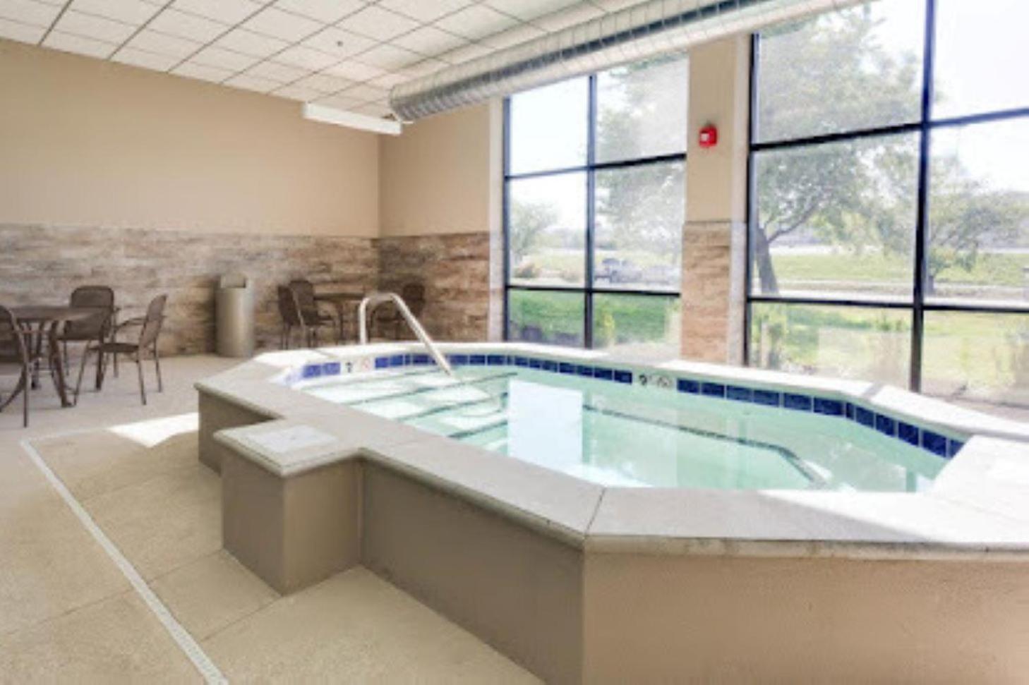 Hotel Lotus Kansas City Merriam Экстерьер фото