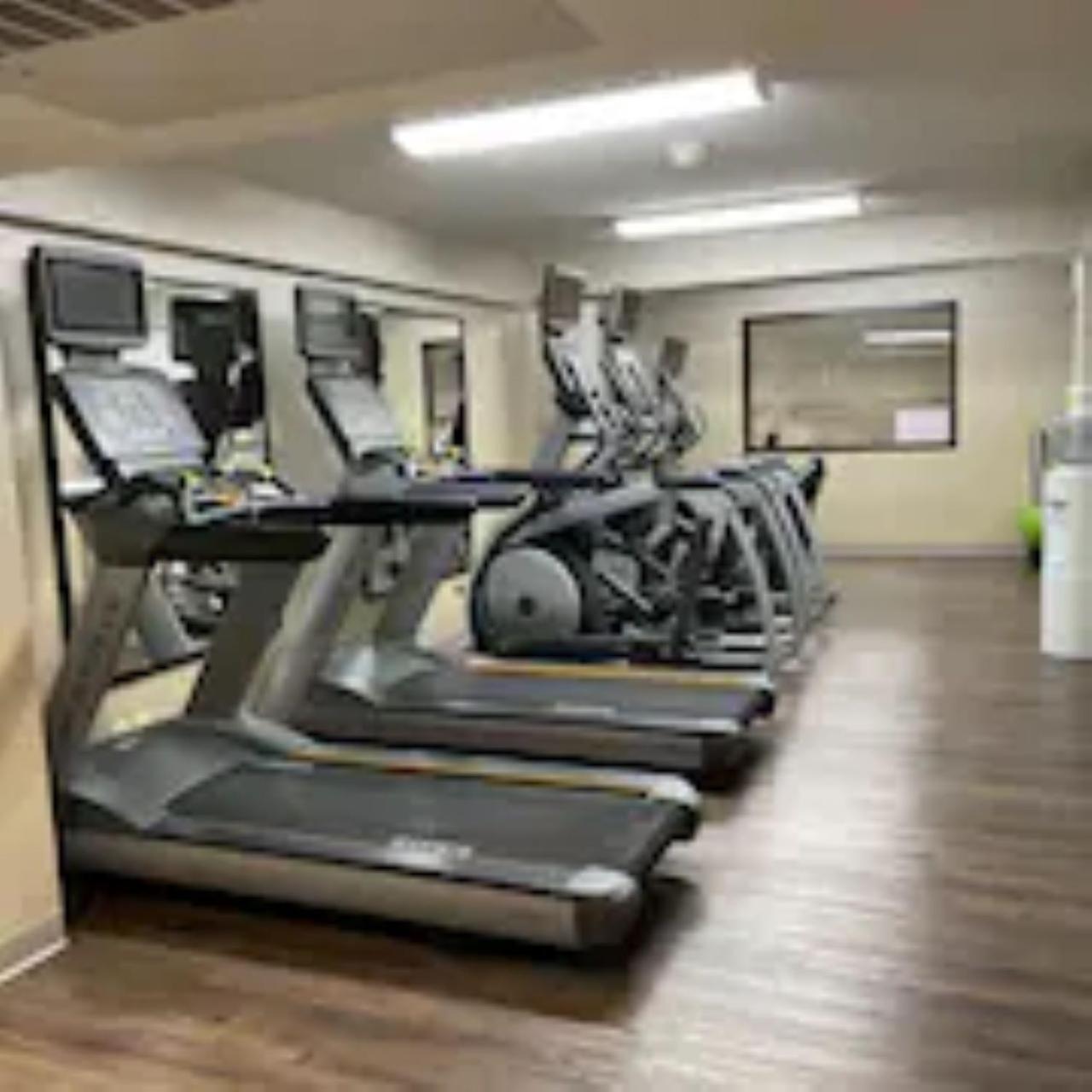 Hotel Lotus Kansas City Merriam Экстерьер фото